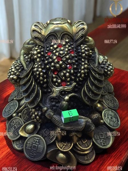 Cóc ngậm tiền bằng đồng cao 18 ngang 21,5 dài 21,5 nặng 2,5kg