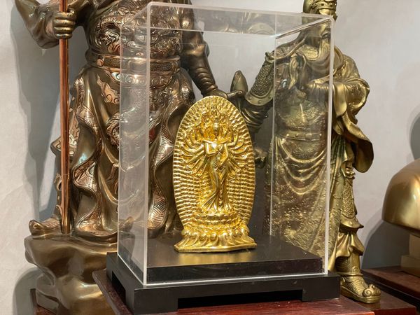 Tượng phật quan âm nghìn tay bằng đồng thếp vàng 24k cao 18,5