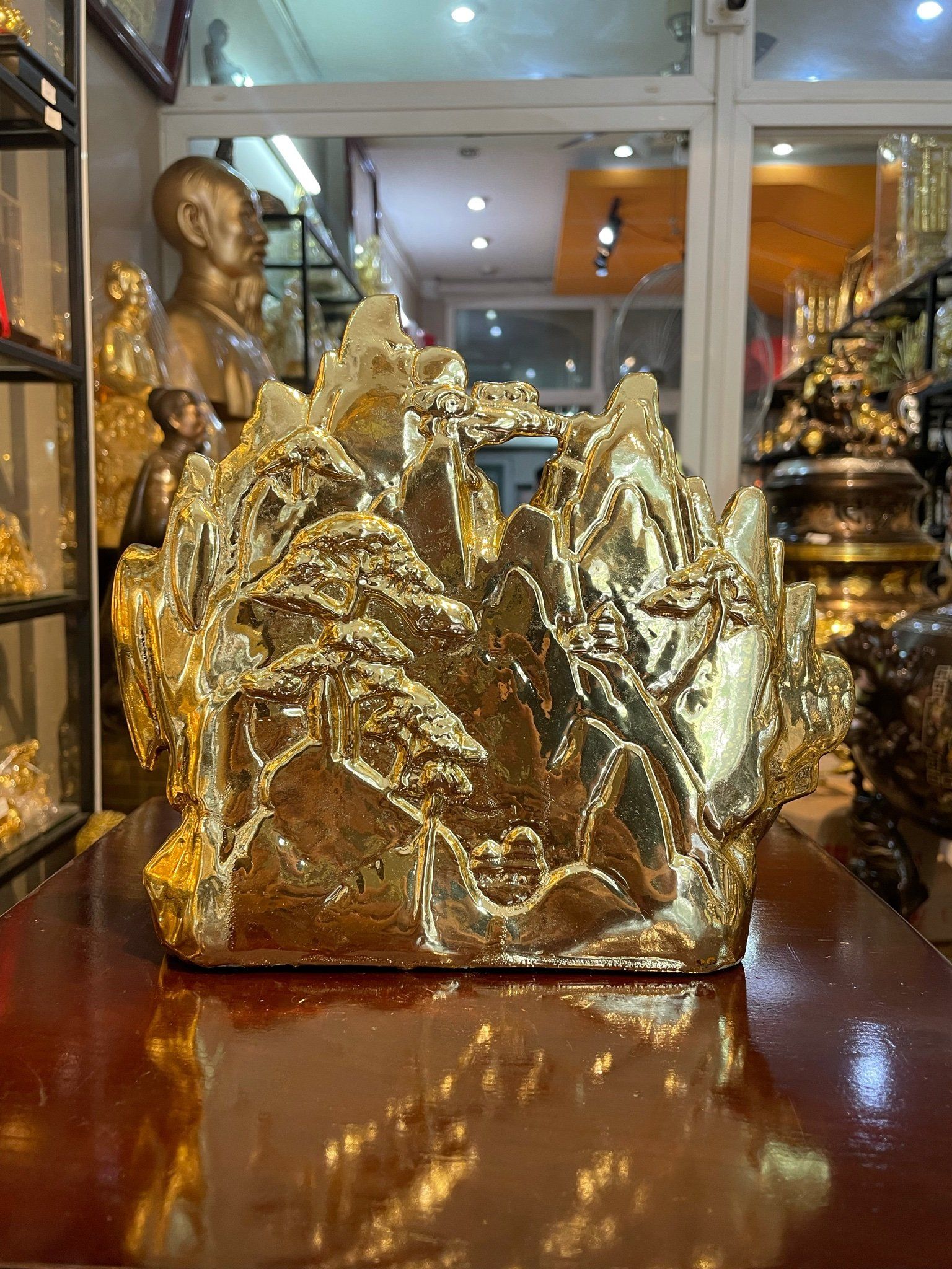 Ngựa bằng đồng dát vàng