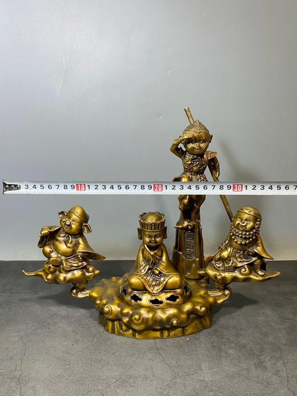 Lư xông trầm tề thiên cao 28 ngang 38 nặng 3,6 kg