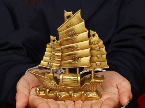 Thuyền buồm mô hình mini bằng đồng