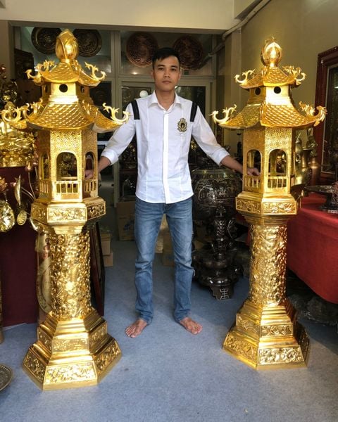 Đèn thờ bằng đồng 1m73 nặng 2,5 tạ đồng đỏ dát vàng 24k