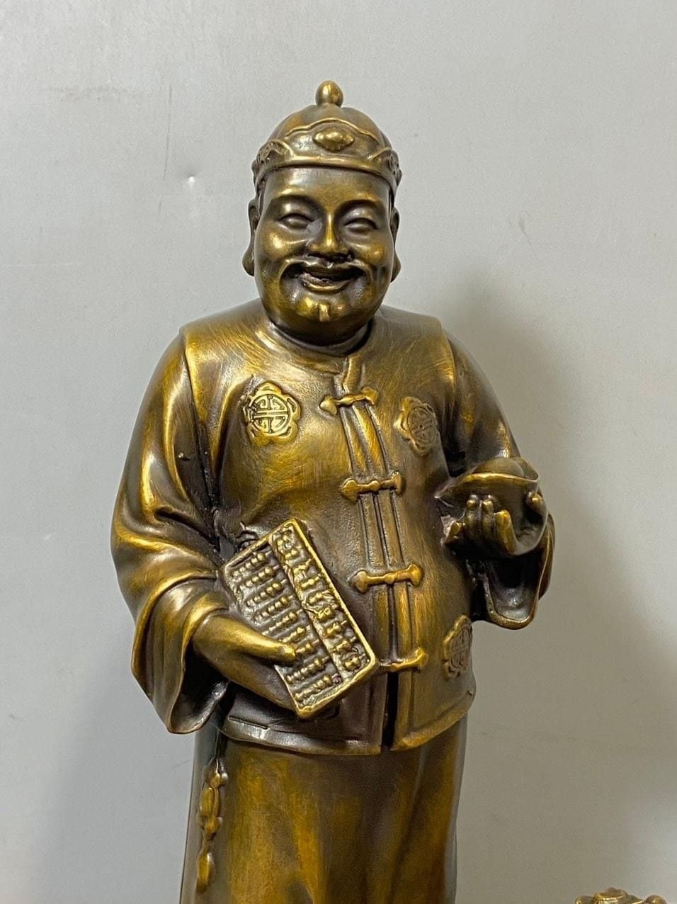 Quản gia cao 30 nặng 2,5 kg