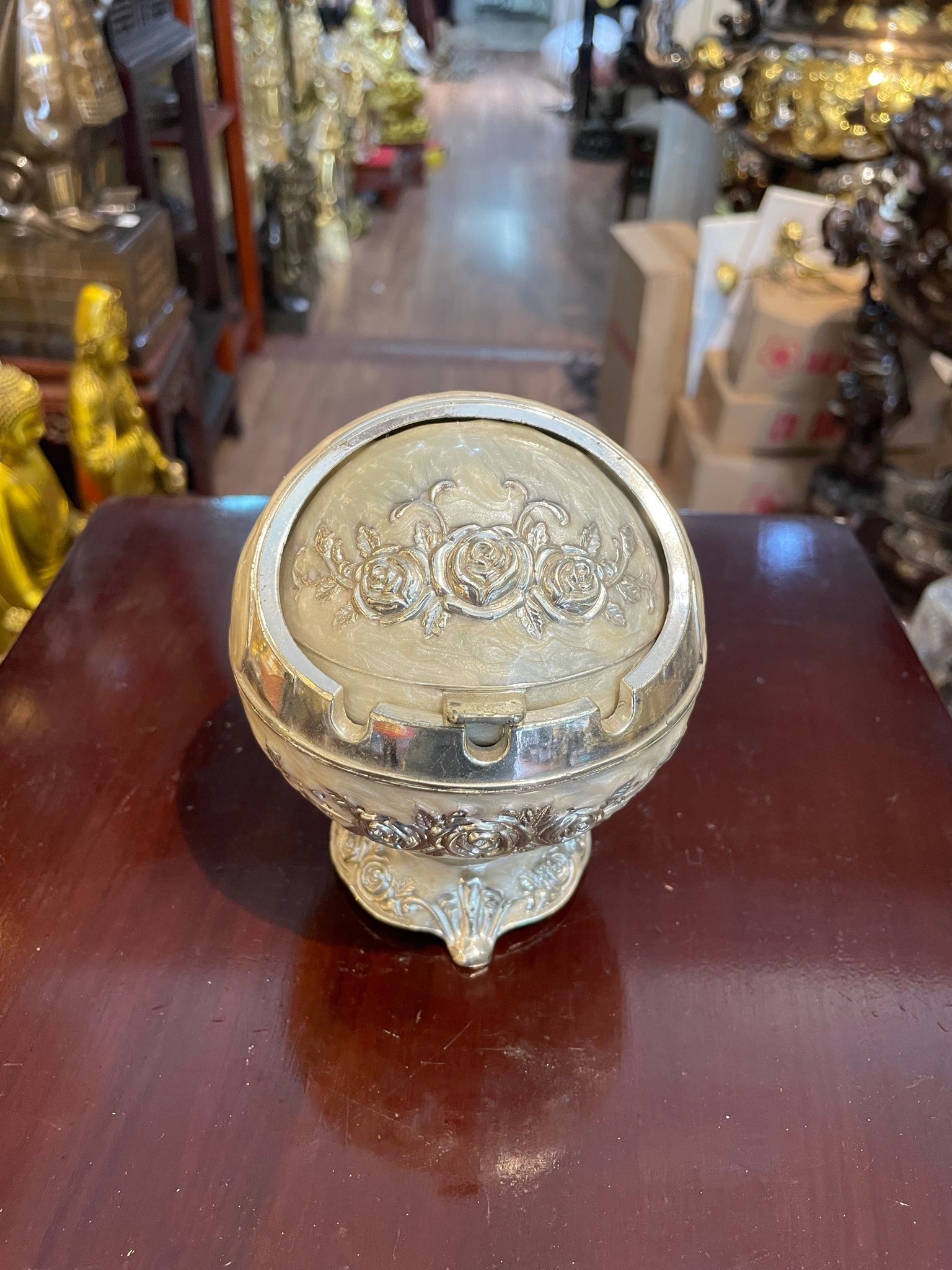 Gạt tàn tròn