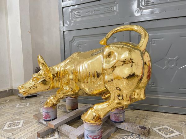 Trâu vàng bằng đồng dát vàng 24k cỡ đại