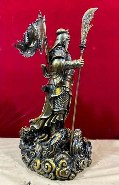 Tượng Quan công ngũ kỳ cao đến đầu 68 cm đến đao 76 cm nặng 30 kg