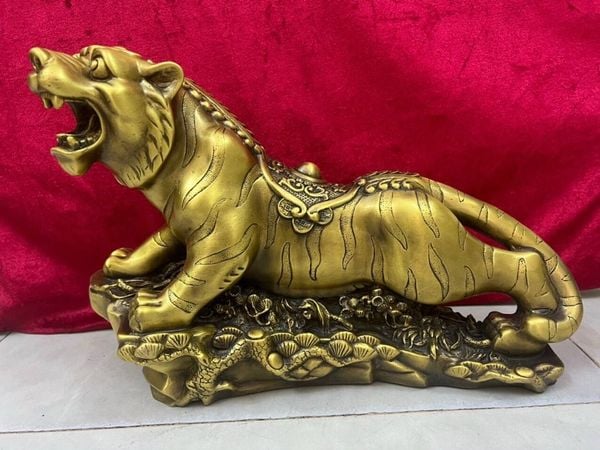 Tượng hổ phong thuỷ đế tùng lưng dây tiền