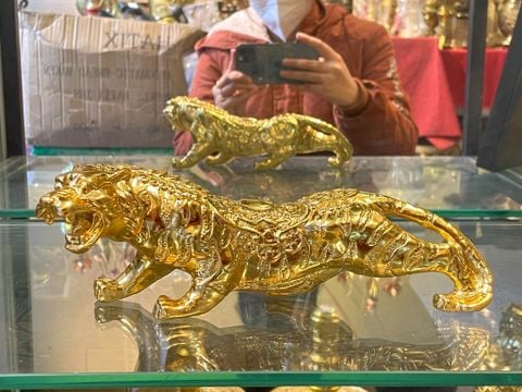 tượng hổ mạ vàng 24k bằng đồng