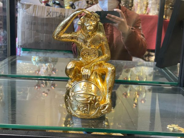 tượng khỉ phong thủy bằng đồng  dát vàng 24k cao 21cm
