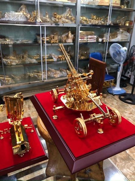 Pháo phòng không bằng đồng mạ vàng 24k
