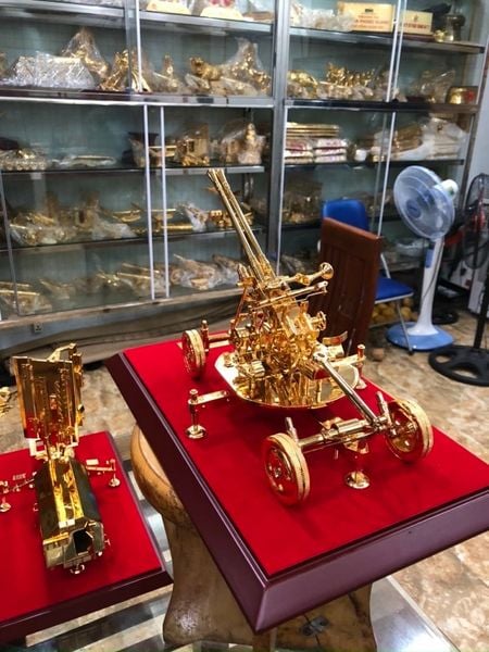 Pháo phòng không bằng đồng mạ vàng 24k