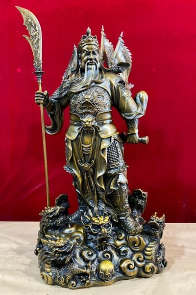 Tượng Quan công ngũ kỳ cao đến đầu 68 cm đến đao 76 cm nặng 30 kg