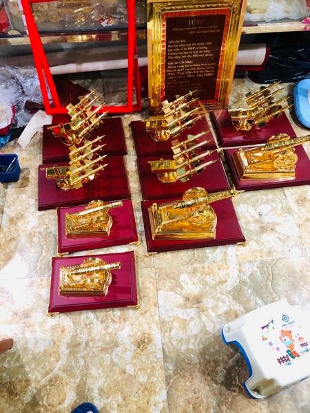 Quà tặng sếp Mô hình tên lửa cao 21 dài 22cm