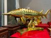 tượng cá phong thủy - tượng cá tầm bằng đồng đỏ dát vàng 24k