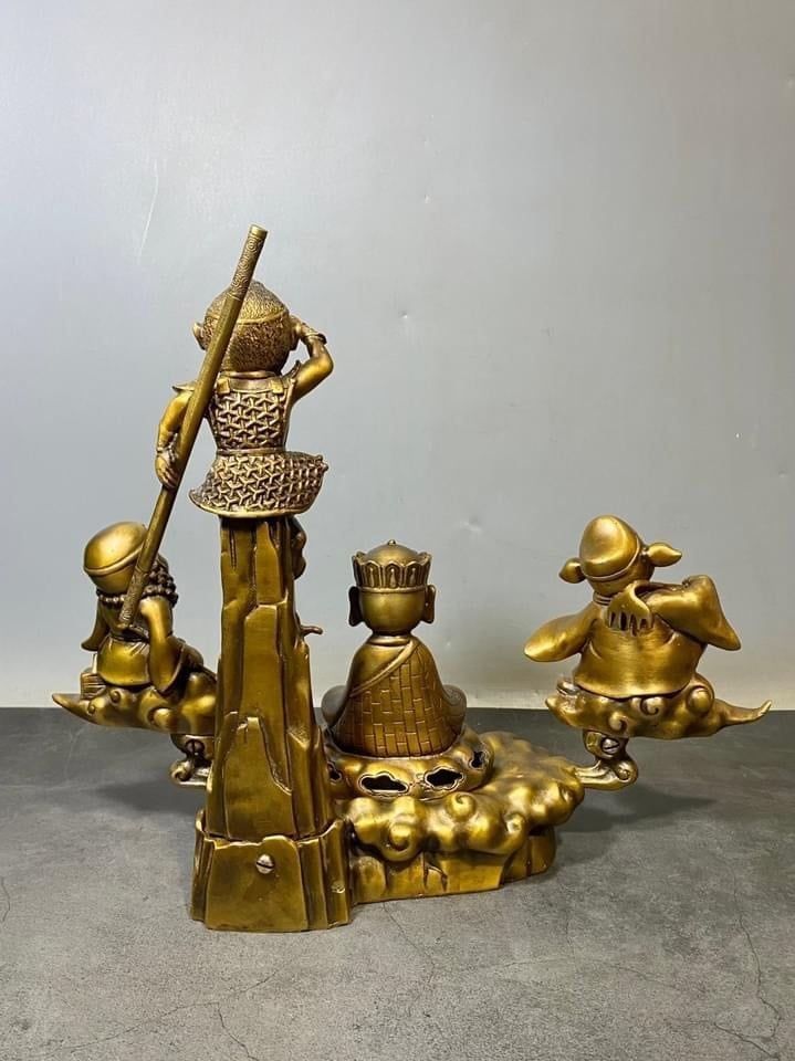 Lư xông trầm tề thiên cao 28 ngang 38 nặng 3,6 kg