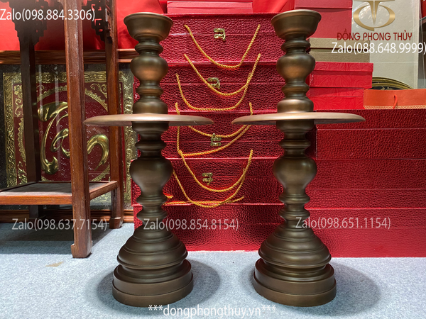 Chân nến bàn thờ dáng cổ bằng đồng đỏ cao 50cm nặng 11kg
