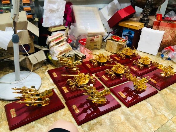 Pháo phòng không bằng đồng mạ vàng 24k