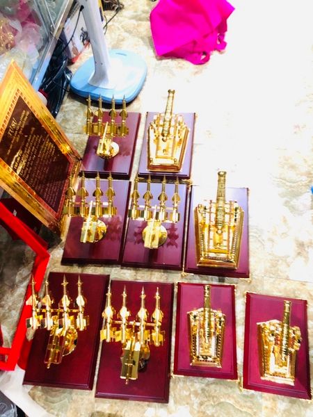 Quà tặng sếp Mô hình tên lửa cao 21 dài 22cm