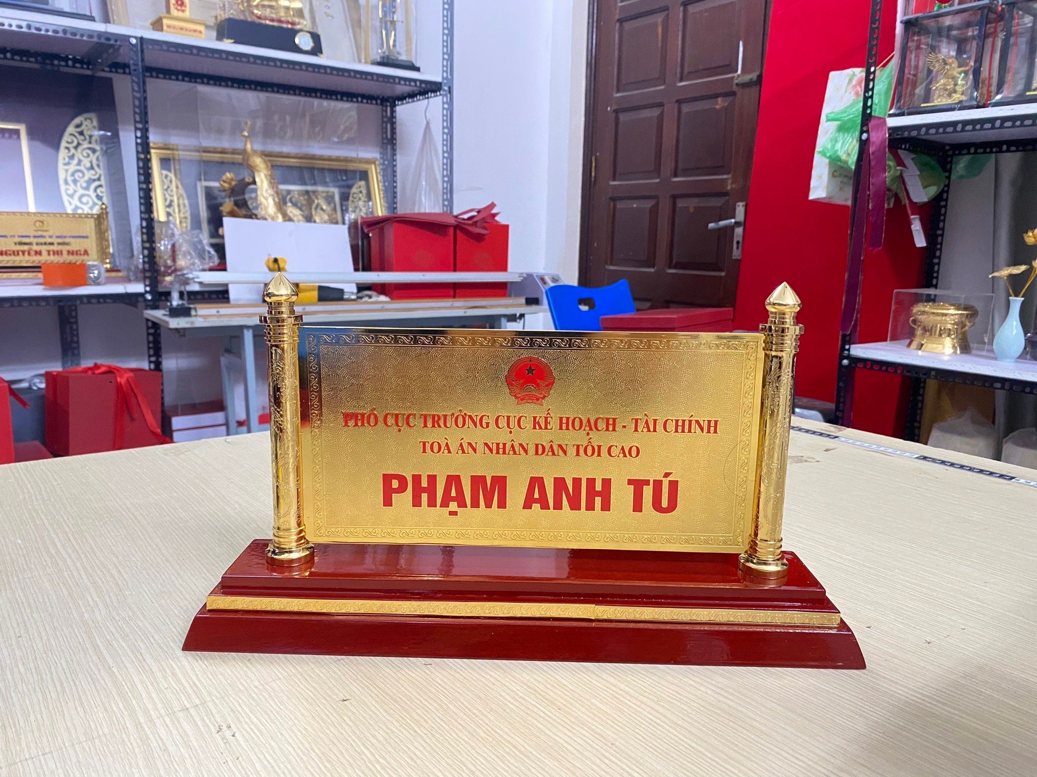 Biển chức danh để bàn