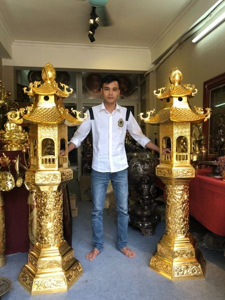 Đèn thờ bằng đồng 1m73 nặng 2,5 tạ đồng đỏ dát vàng 24k