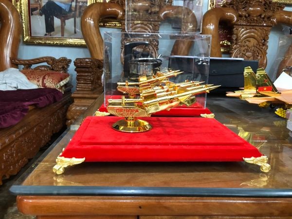 Mô hình tên lửa phòng không mạ vàng 24k
