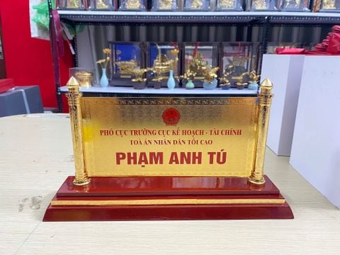 Biển chức danh để bàn