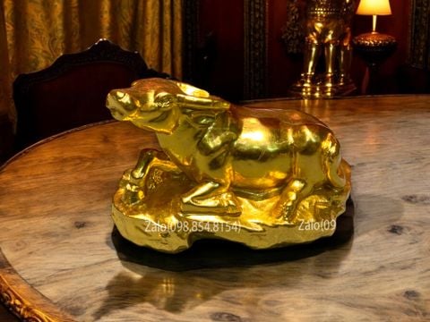 Trâu vàng - tượng trâu nằm bằng đồng phủ vàng ròng 9999 - Trâu nằm trên đá cao 11,5 ngang 17 sâu 7,5 nặng 1kg