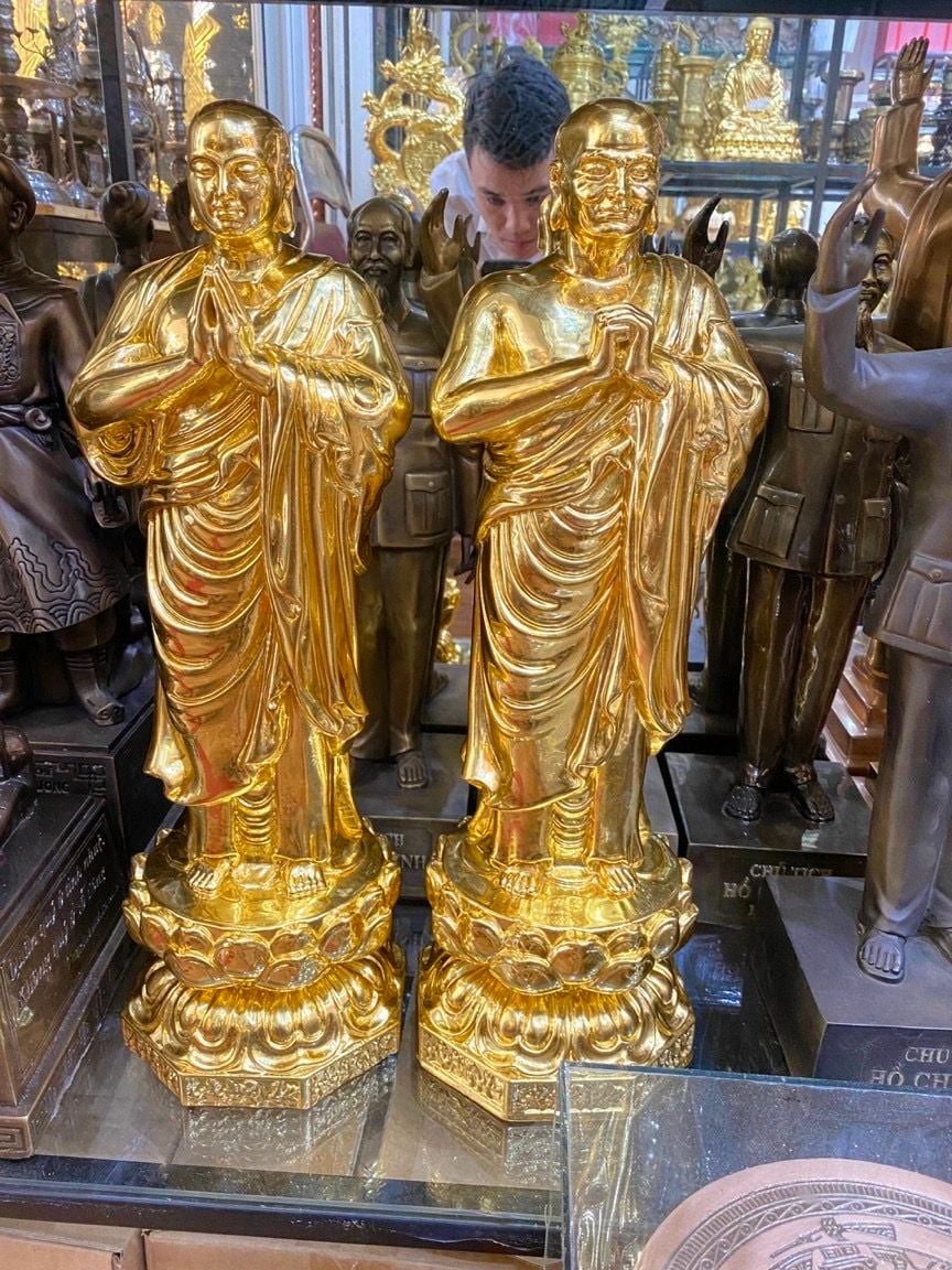 Dát vàng 2 bức tượng phật 60cm bằng gỗ hương khách gửi