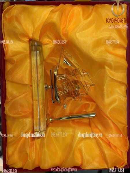 Thuyền buồm mạ vàng 24k ngang 15 cao 11 sâu 4,5cm