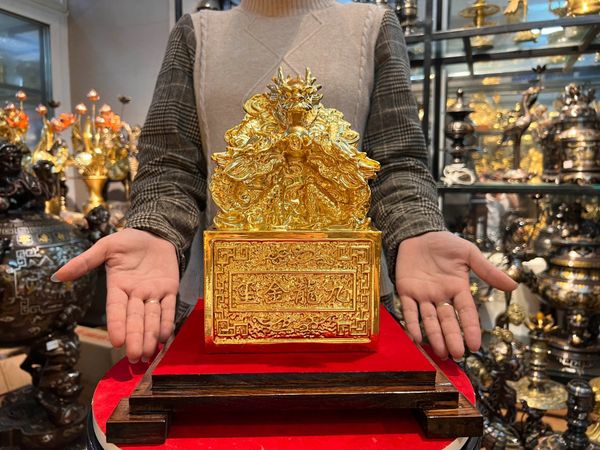 Ấn rồng bằng đồng dát vàng 24k cao 15 ngang 154 nặng 3,5 kg