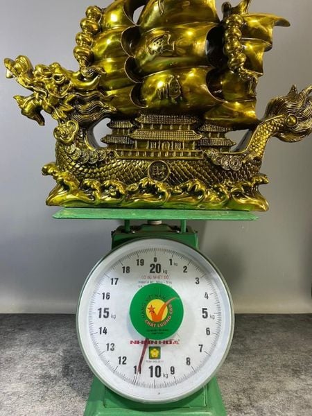 Thuyền rồng bằng đồng nặng 11kg