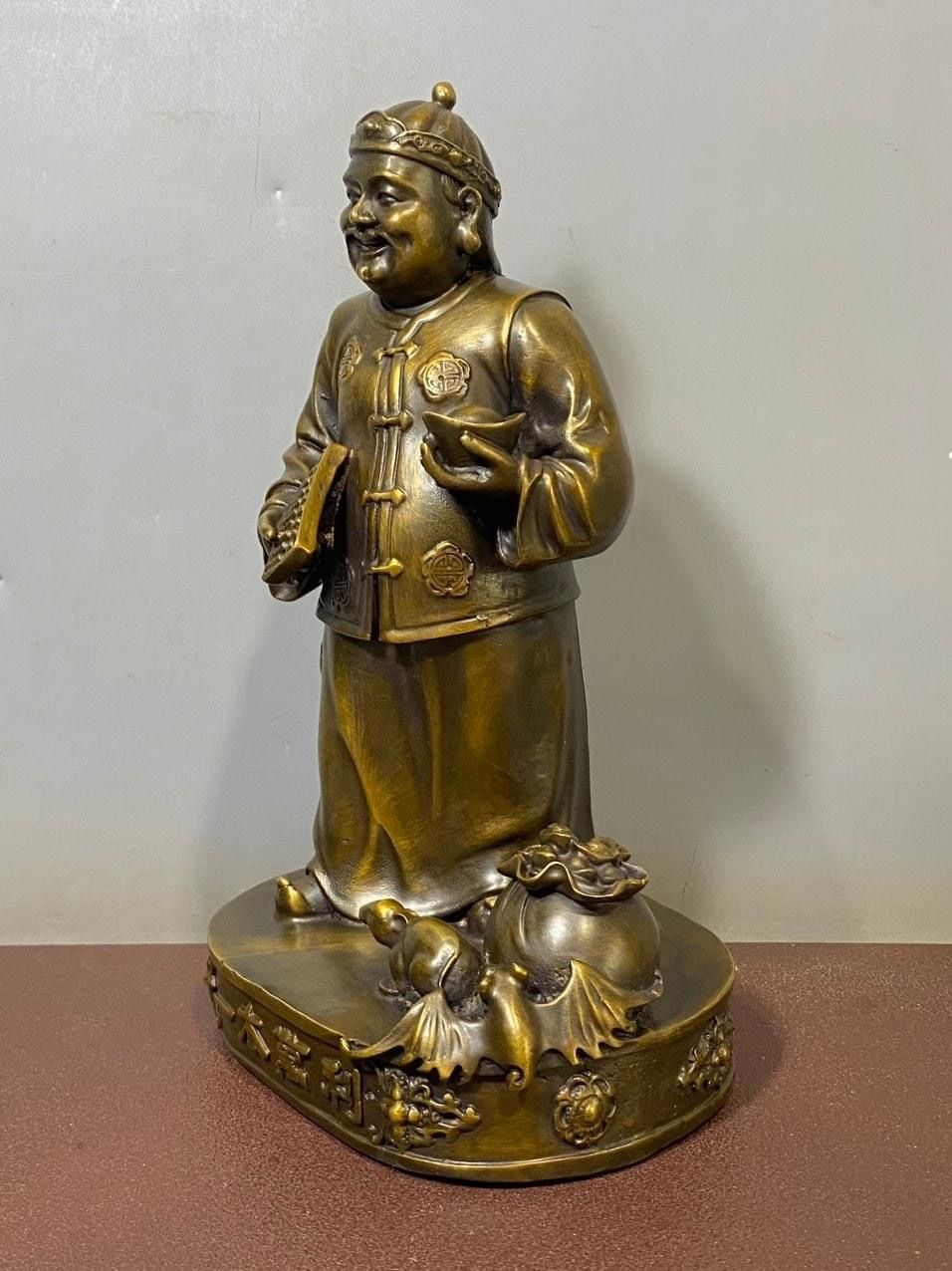 Quản gia cao 30 nặng 2,5 kg