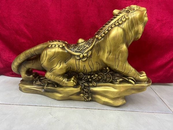 Tượng hổ phong thuỷ đế tùng lưng dây tiền