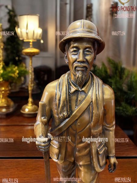 Tượng Bác Hồ bằng đồng