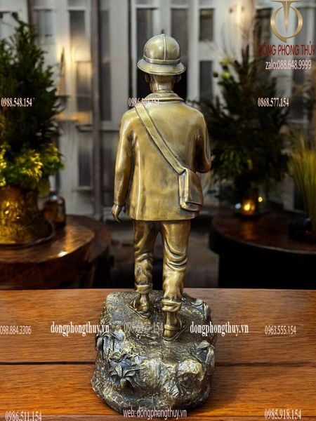 Tượng Bác Hồ bằng đồng