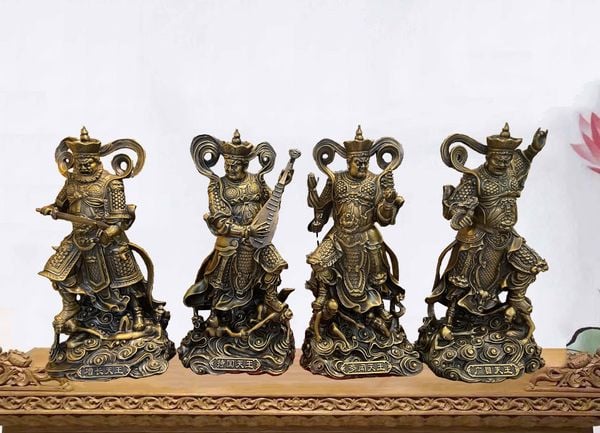 Bộ Tứ Đại Thiên Vương cao 41 ngang 19 sâu 10 nặng 27 kg