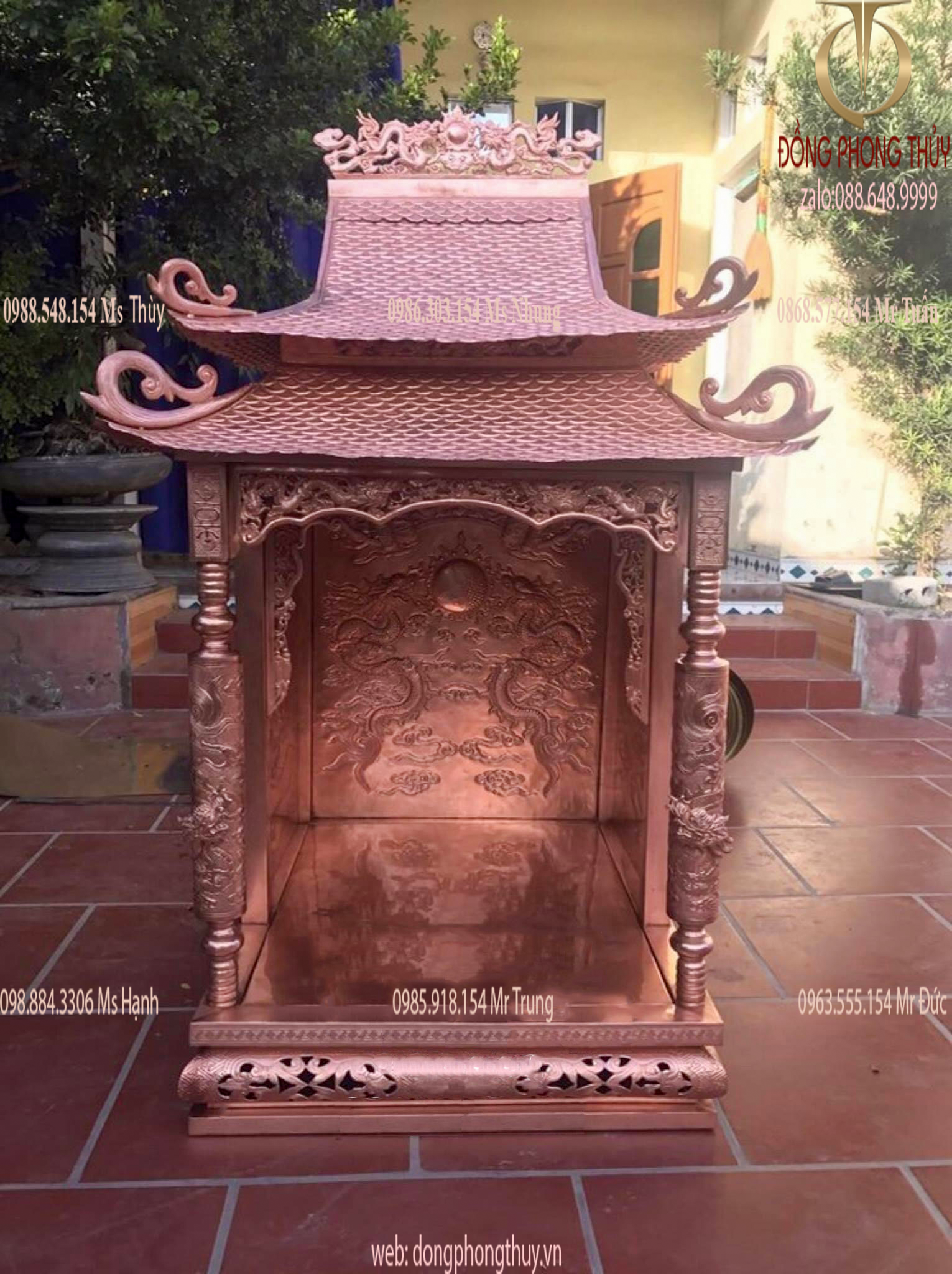 Bàn thờ thần tài bằng đồng