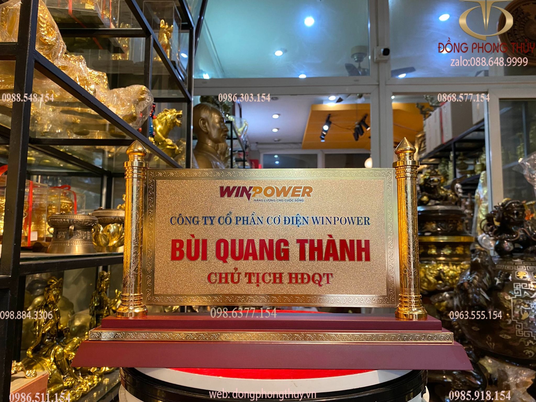 Bảng tên để bàn mạ vàng 24k