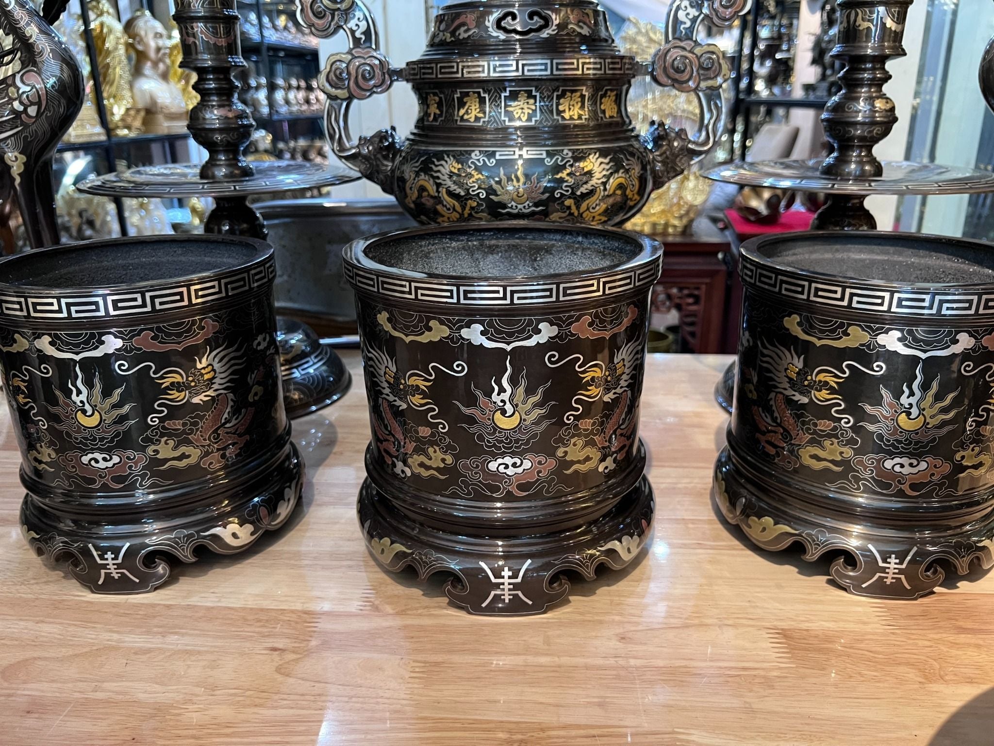 bát hương đồng đỏ khảm ngũ sắc