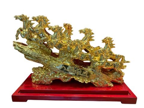 Tượng ngựa mạ vàng bát mã truy phong bằng đồng dát vàng