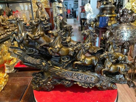Tượng bát mã truy phong bằng đồng dài 48 cao 28,5 ngang 13 nặng 12,5kg