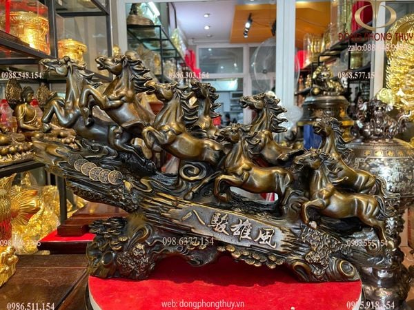 Tượng bát mã truy phong bằng đồng dài 48 cao 28,5 ngang 13 nặng 12,5kg