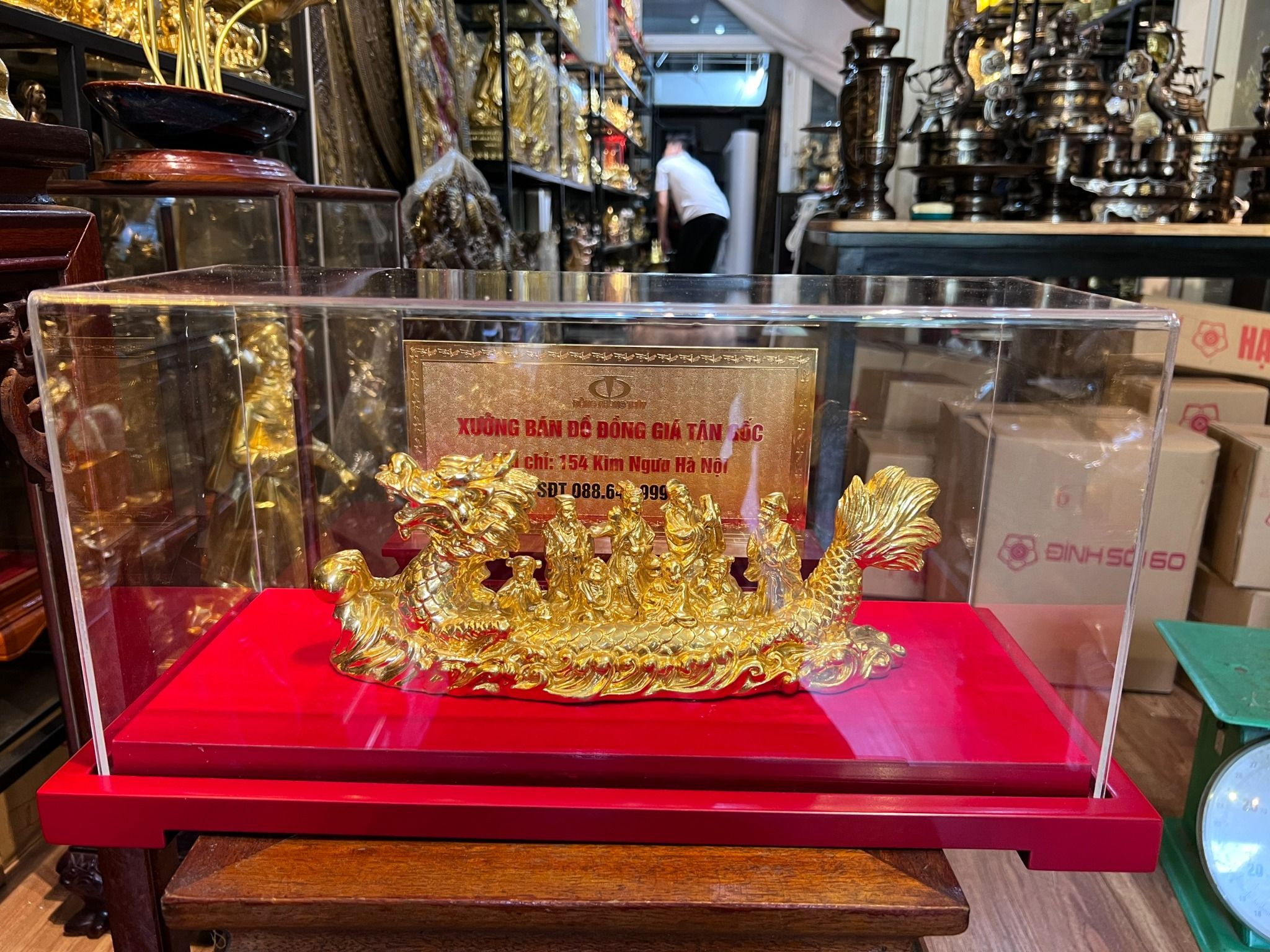 Bát tiên quá hải bằng đồng dát vàng 24k