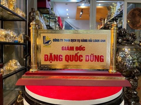 Biển chức danh bằng đồng mạ vàng 24k