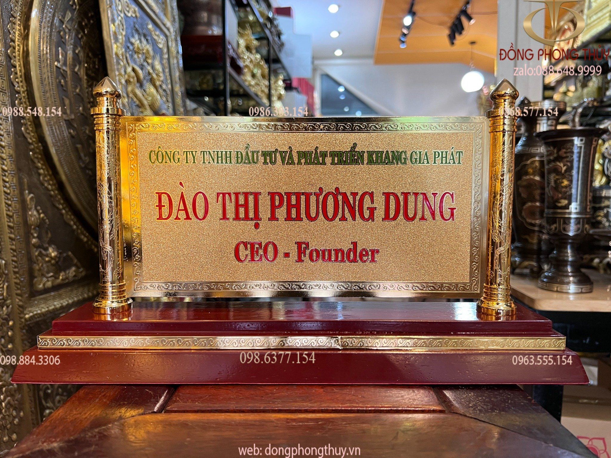 Biển chức danh tên công ty để bàn