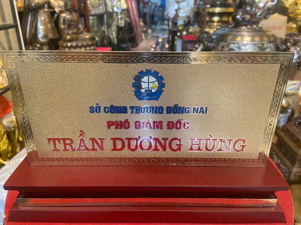 Biển chức danh 28,5x17,5cm mạ vàng 24K