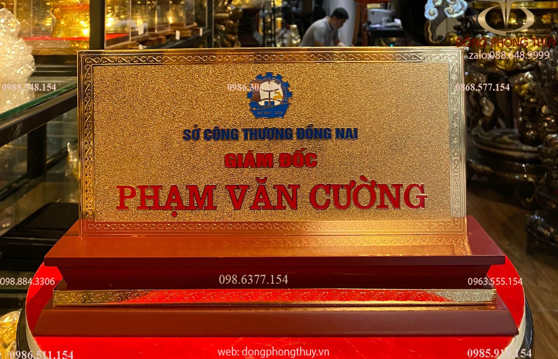 Biển tên để bàn