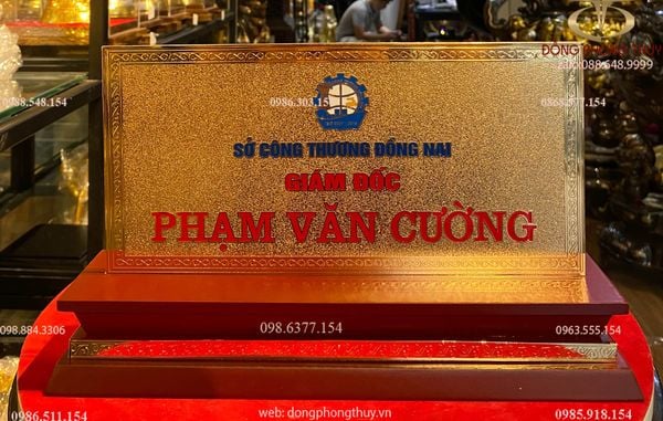 Biển tên để bàn