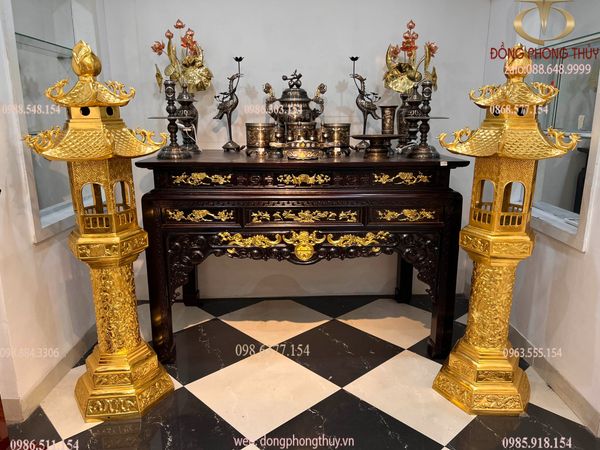 Đôi đèn thờ bằng bằng đồng dát vàng 24k