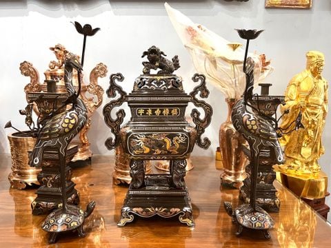 Bộ đỉnh đồng vuông khảm ngũ sắc dáng cổ